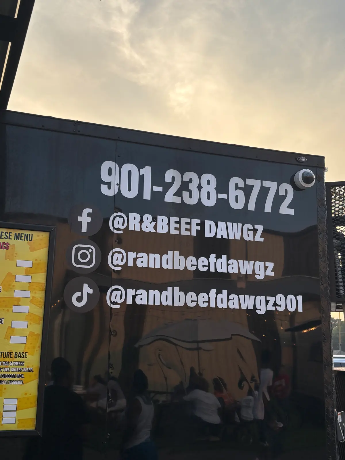 Visit R&Beef Dawgz at Showtime Food Park